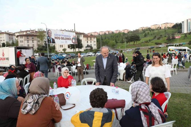 İftar sofrası çocuklar için kuruldu