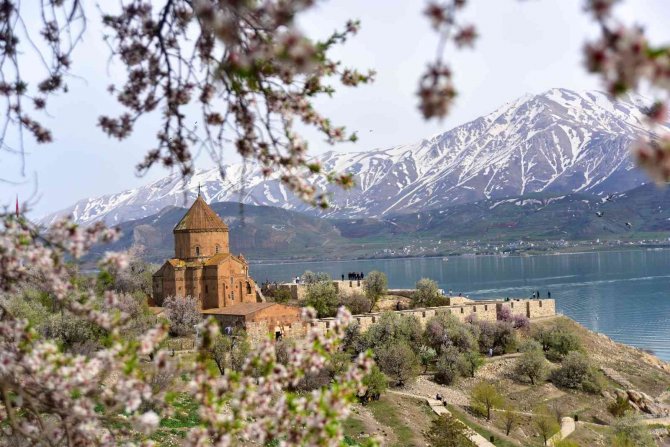 Akdamar Adası’nda görsel şölen