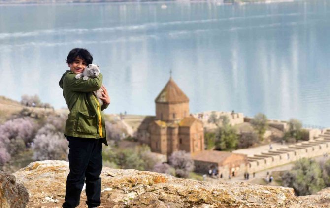 Akdamar Adası’nda görsel şölen