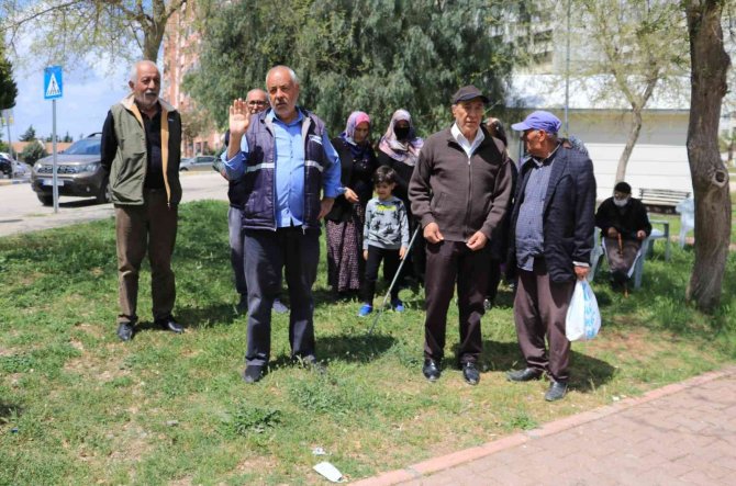 Sokak köpekleri mahallelinin kabusu oldu