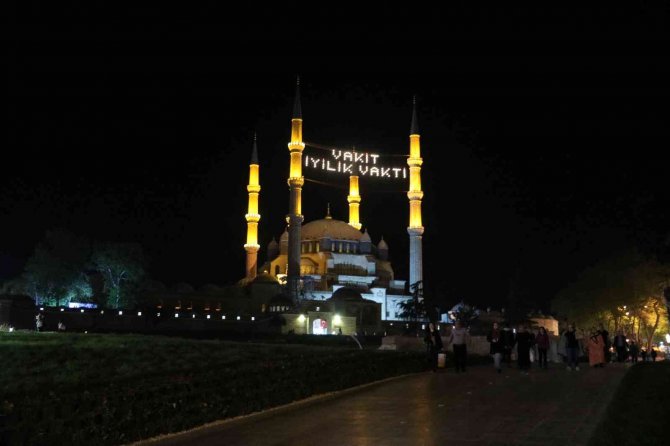 Selimiye Camii’nde 2 yıl aradan sonra Kadir Gecesi yoğunluğu