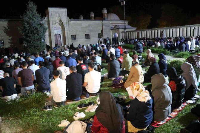 Selimiye Camii’nde 2 yıl aradan sonra Kadir Gecesi yoğunluğu