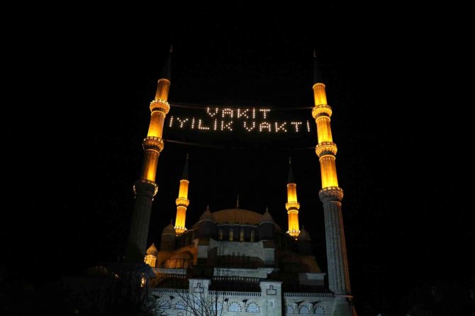 Selimiye Camii’nde 2 yıl aradan sonra Kadir Gecesi yoğunluğu