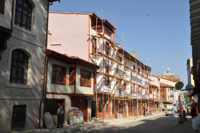 Akşehir'de sokak sağlıklaştırma çalışmaları sürüyor