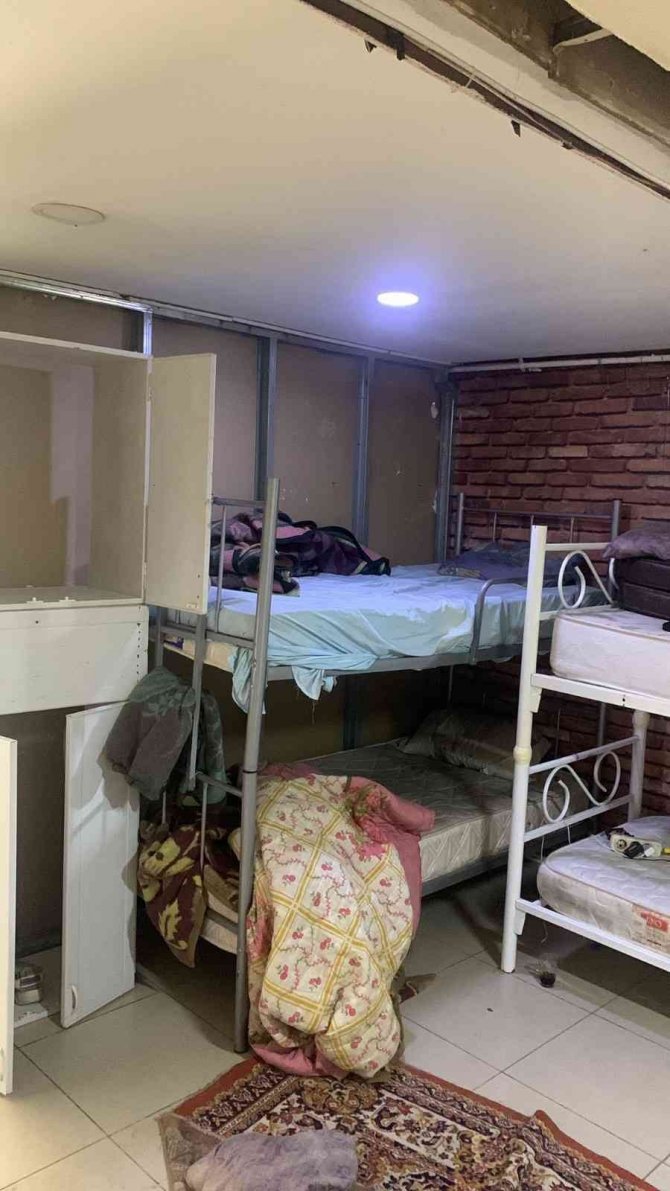 Kuaförden kaçak göçmen evine gizli geçit Polisten ’şok evi’ baskını