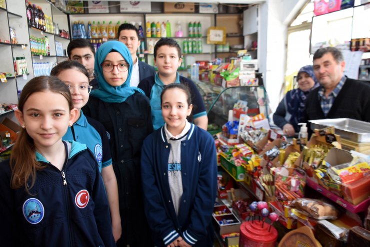 Öğrenciler, 'zimem defteri' uygulamasıyla 4 bakkaldaki borçları ödedi