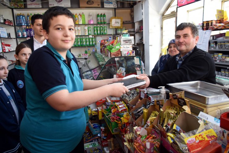 Öğrenciler, 'zimem defteri' uygulamasıyla 4 bakkaldaki borçları ödedi