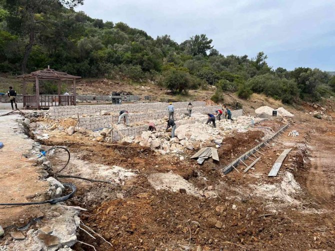 Tabiat parkında doğaya verilen zararı belediye ekipleri önledi