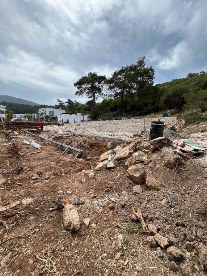 Tabiat parkında doğaya verilen zararı belediye ekipleri önledi