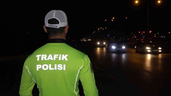 43 ilin geçiş güzergahında trafik yoğunluğu