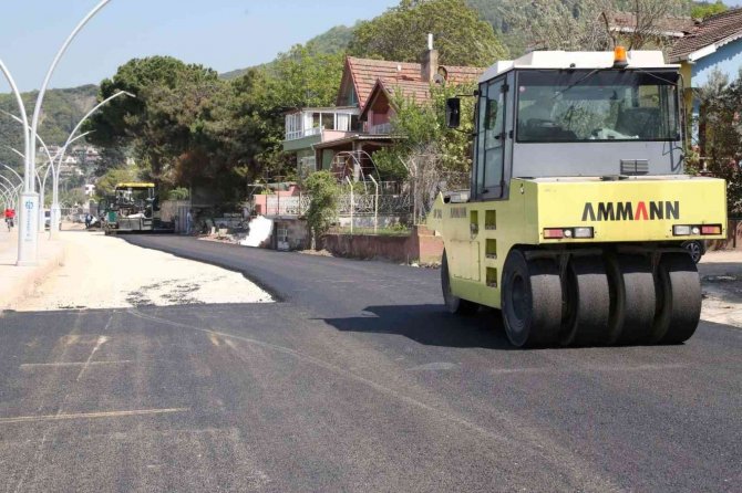 Altınkemer ile Ereğli sahilinde asfalt çalışmaları devam ediyor