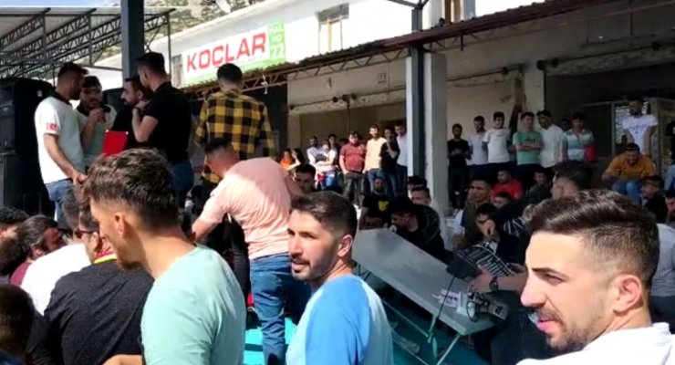 Drift festivalinde üst üste kaza; balkon ve platform çöktü, araçta yangın çıktı