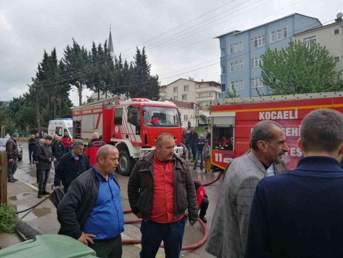 Yatak odasındaki bilgisayar yangın çıkardı