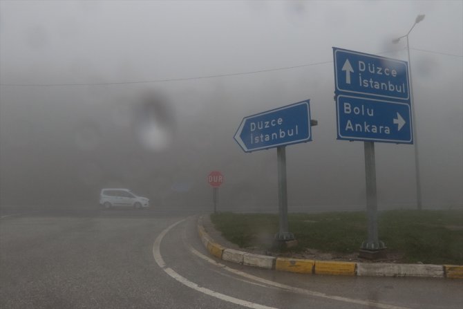 Bolu Dağı'nda sağanak ve yoğun sis etkili oluyor