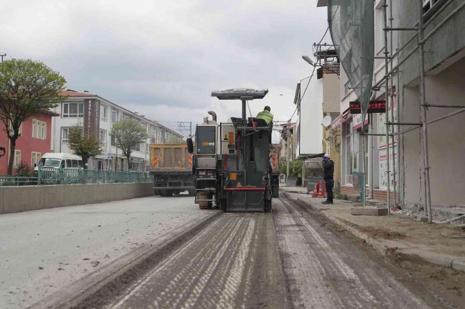 Şehrin farklı noktalarında asfalt çalışması