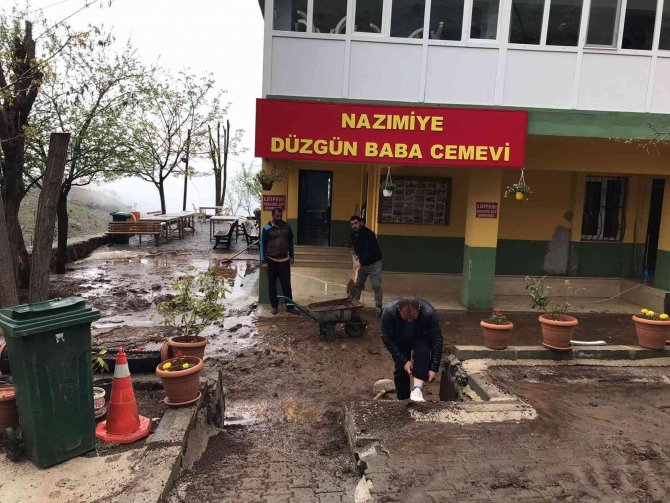 Taşkın ve dolu ziyaretgahta hasara neden oldu