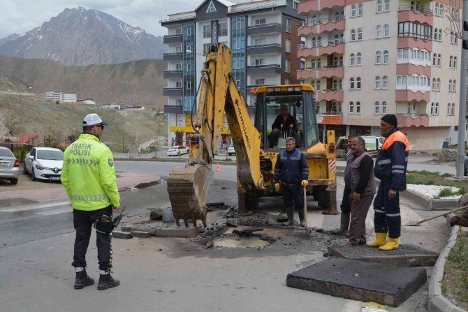 Hakkari Belediyesi ekiplerinden yağmur seferberliği