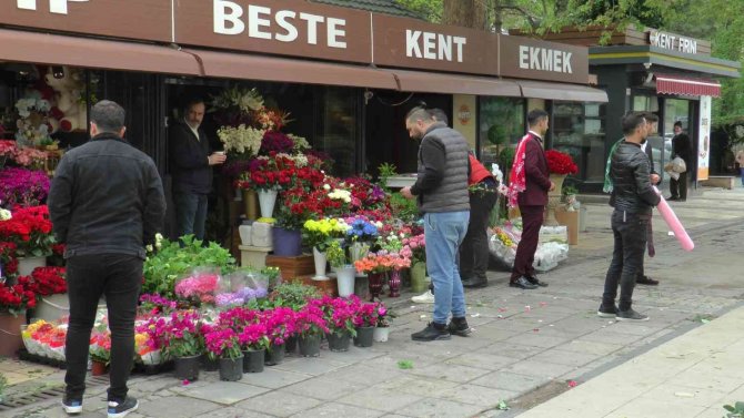 Çiçekçilerde ‘Anneler Günü’ yoğunluğu