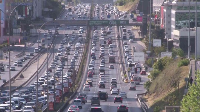 İstanbul’da pazar günü trafik yoğunluğu yüzde 49’lara ulaştı