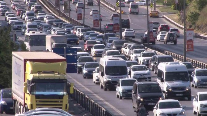 İstanbul’da pazar günü trafik yoğunluğu yüzde 49’lara ulaştı