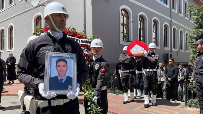 Kalp krizi geçiren polis memuru son yolculuğuna uğurlandı