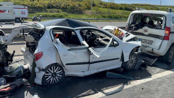 6 aracın karıştığı zincirleme kazada 10 kişi yaralandı