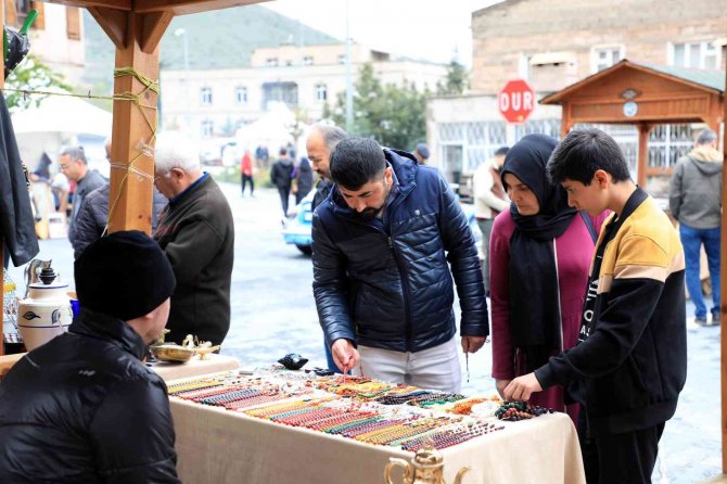 Antika Pazarı tutkuya dönüştü