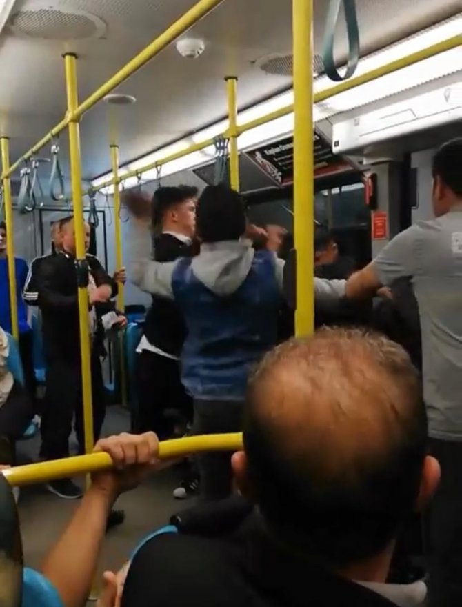 Metrodaki sigara kavgası güvenlik kamerasında