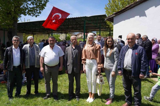 12 köyün hıdrellez etkinliğine katılarak halkla bir araya geldi