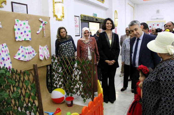 Babannenin torununa yıllarca yaptığı kıyafetler sergilendi