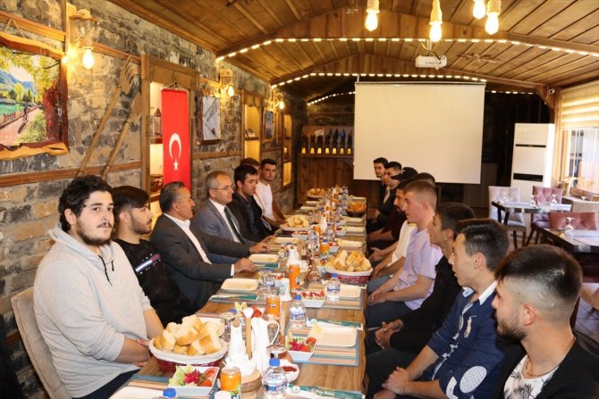 Seydişehir Kaymakamı Pişkin ile Belediye Başkanı Tutal, askere gidecek gençleri ağırladı