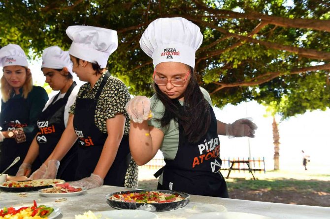 Başkan Seçer, özel gereksinimli çocuklarla pizza yaptı