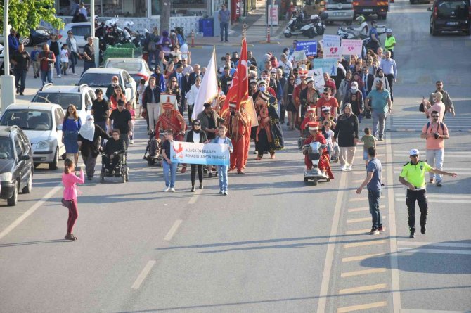 Onlarca kişi Engelliler Haftasında farkındalık için yürüdü