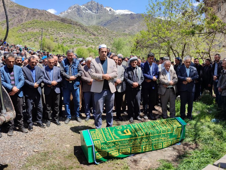 Otomobille minibüs çarpıştı; 1'i polis 2 kişi öldü, 5 kişi yaralandı