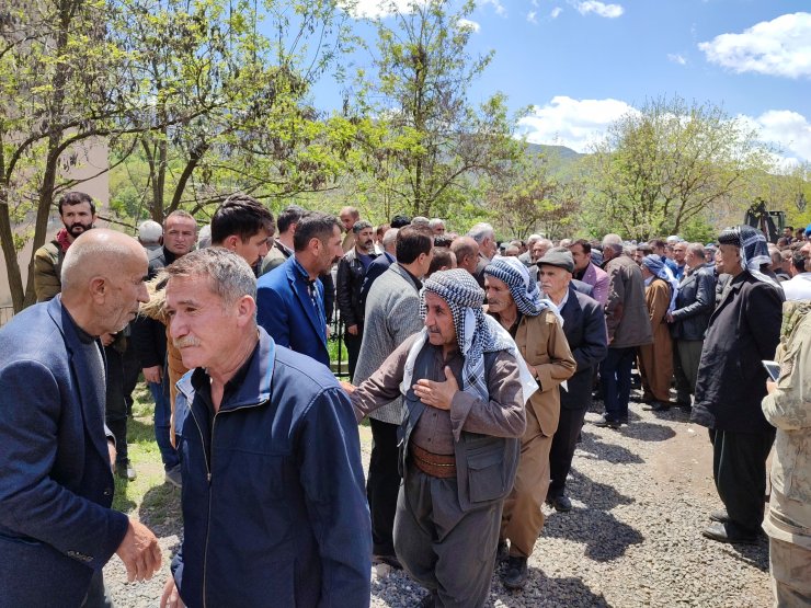 Otomobille minibüs çarpıştı; 1'i polis 2 kişi öldü, 5 kişi yaralandı