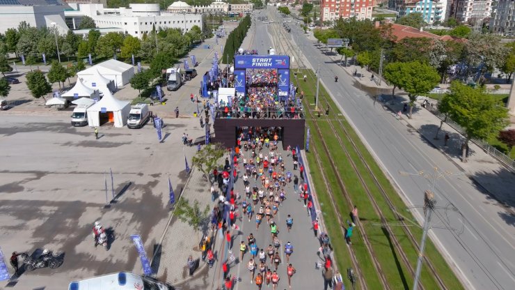 Konya'da maraton heyecanı yaşandı...22 ülkeden 2 bin 200 sporcu katıldı