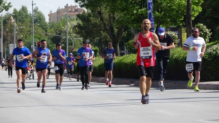 Konya'da maraton heyecanı yaşandı...22 ülkeden 2 bin 200 sporcu katıldı