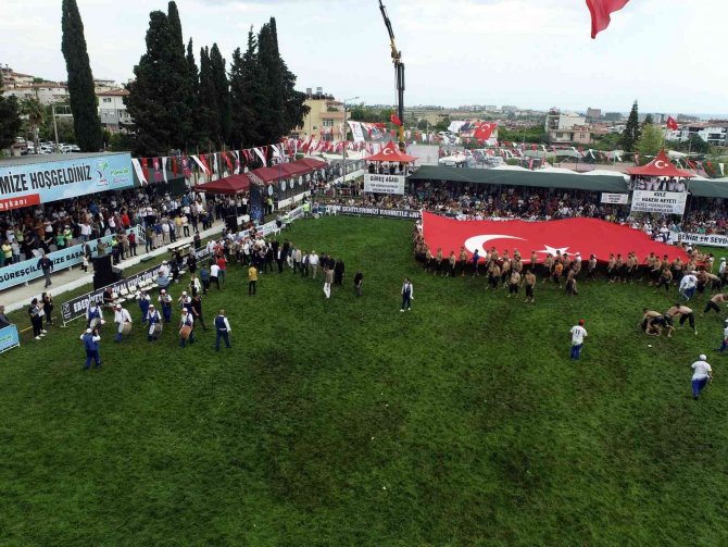 Manavgat Belediyesi Yağlı Güreşleri’nde Başpehlivan Cengizhan Şimşek oldu