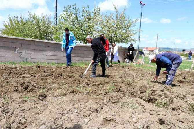 Kırsalda yaşayan vatandaşlar keneye karşı bilgilendirildi