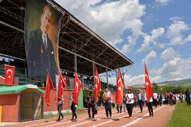 200 metrelik Türk bayrağıyla yürüdüler