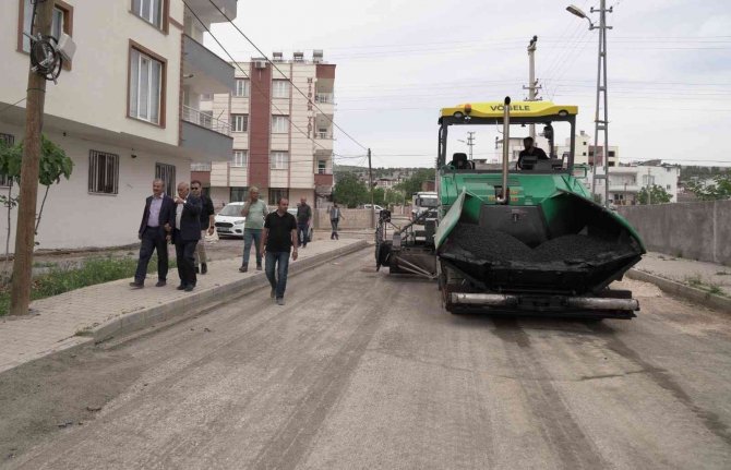 Başkan Kılınç, asfalt çalışmalarını yerinde inceliyor