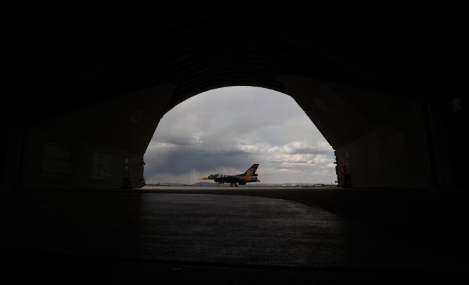 SOLOTÜRK, yeni manevrasıyla F-16 sınırlarını aştı