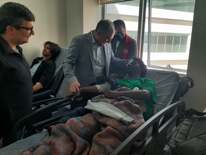 Konya Valisi Özkan, Niğde'deki kazada yaralanan öğrencileri ziyaret etti: