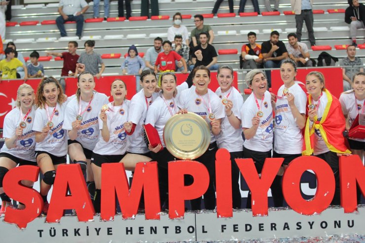 Kastamonu Belediyesi, Hentbol Kadınlar Süper Ligi'nde şampiyon oldu 