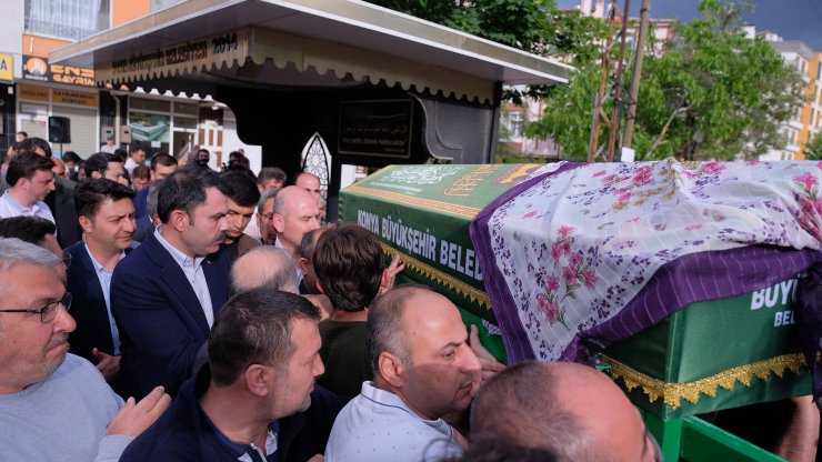 Otobüs kazasında ölen üniversiteli İlayda Konya'da toprağa verildi