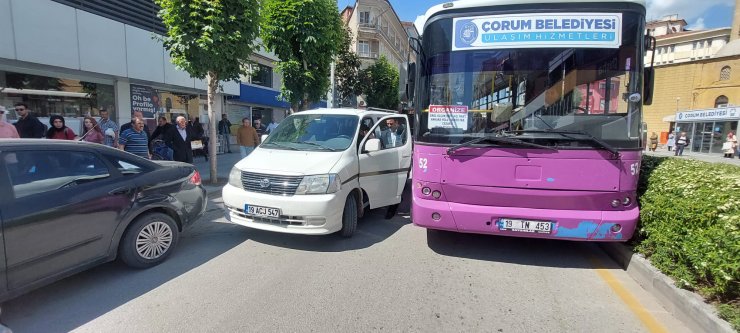 Trafiği kilitledi, polis ‘Çok güzel yere bırakmışsınız maşallah’ diyerek ceza kesti