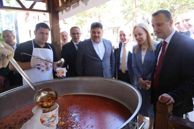 Eğitim gören yabancı uyruklu öğrenciler Türk yemeklerini çok sevdi