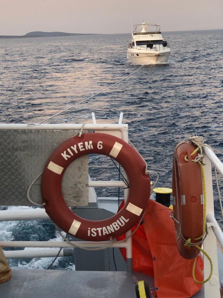 Bodrum'da sürüklenen tekne kurtarıldı