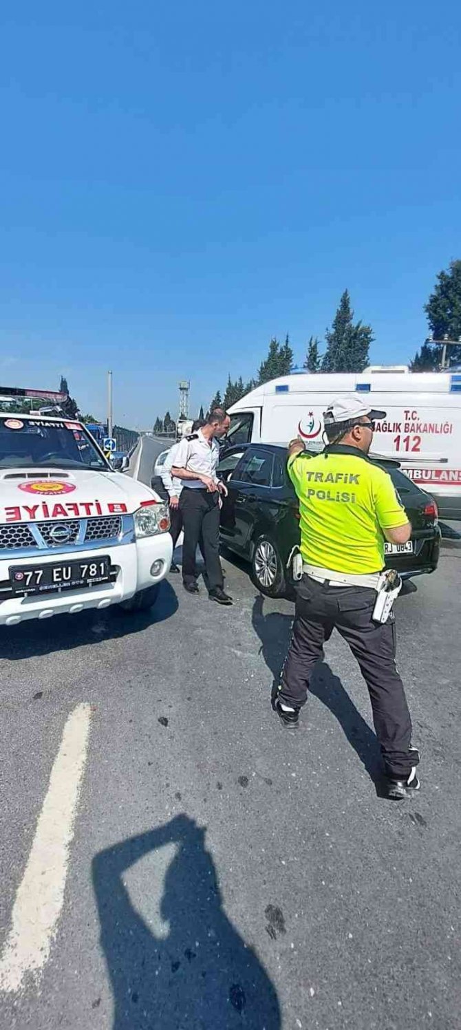Hasta taşıyan ambulans ile otomobil çarpıştı