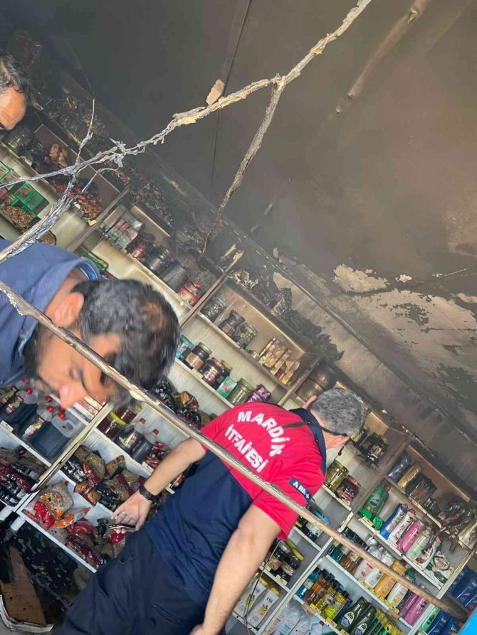 Mardin’de market yandı